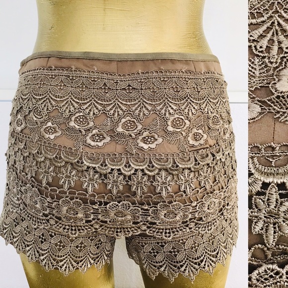 SAN SOUCI Champagne Golden Scalloped LACE SHORTS NWOT Small - Picture 4 of 8